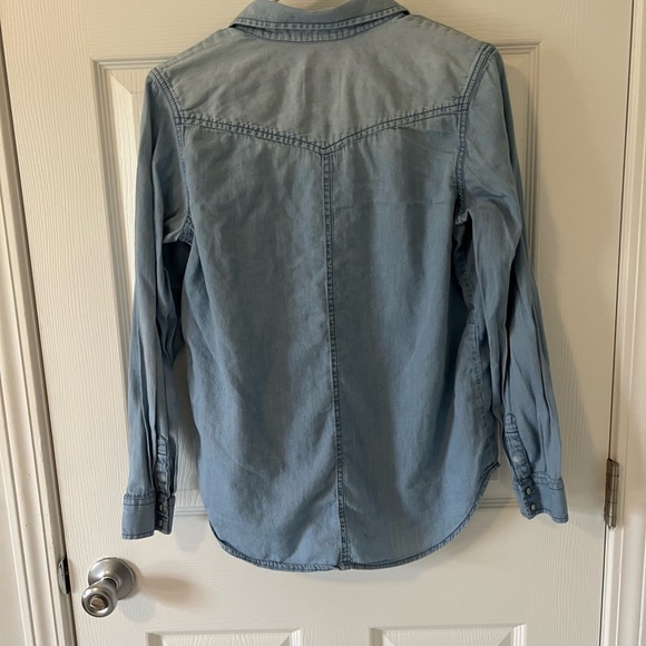 American eagle boyfriend fit button down top - Picture 3 of 4